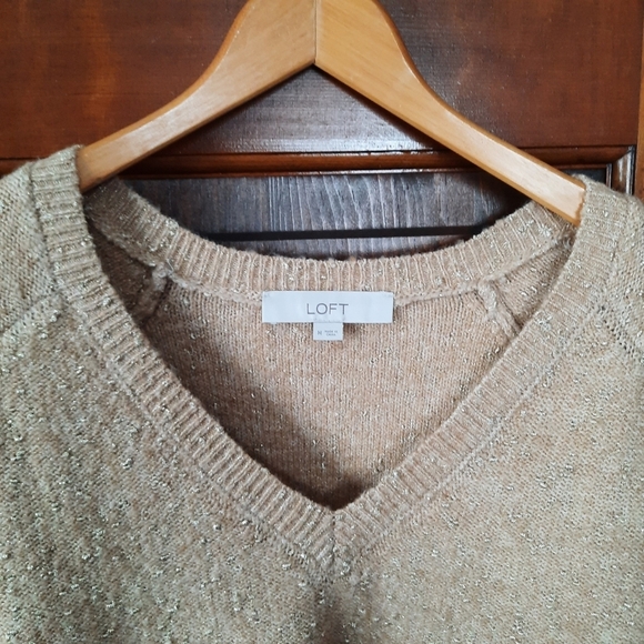 🛍 Loft Shimmer Stitch V-neck Sweater Tan Gold Metallic Knit 601906 Size Medium - Picture 5 of 13